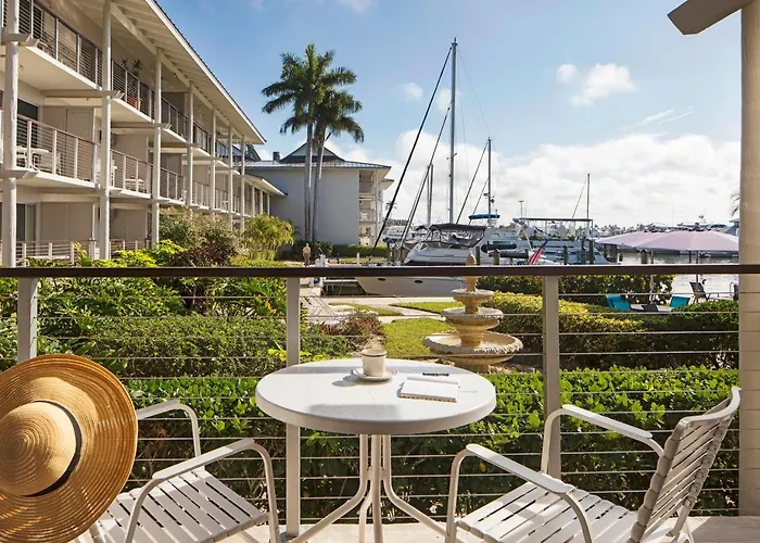 Cove Inn On Naples Bay